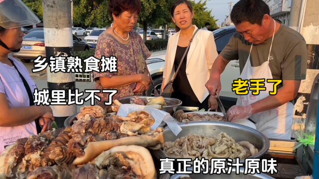 乡下农民清水卤熟肉,主打原汁原味,一个猪耳30元,村民们围着买