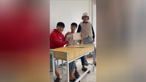 班里的精神小伙。精神小妹和班草的故事#意想不到的结局#内容过于真实#原创搞笑#一定要看到最后@姜洁@张小辉_高清1080P在线观看平台_腾讯视频