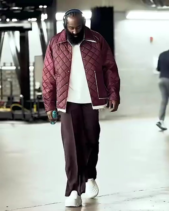 冲击10连胜!哈登晒出自己帅气入场视频:再接再厉!