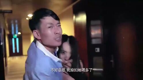 翁婿：流氓谎称美女是媳妇，要将她带走，谁知遇到警察