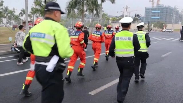 高新区:多单位联合 开展交通事故应急救援实战演练