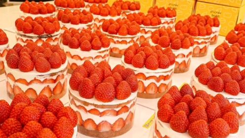 韩国蛋糕店制作草莓蛋糕