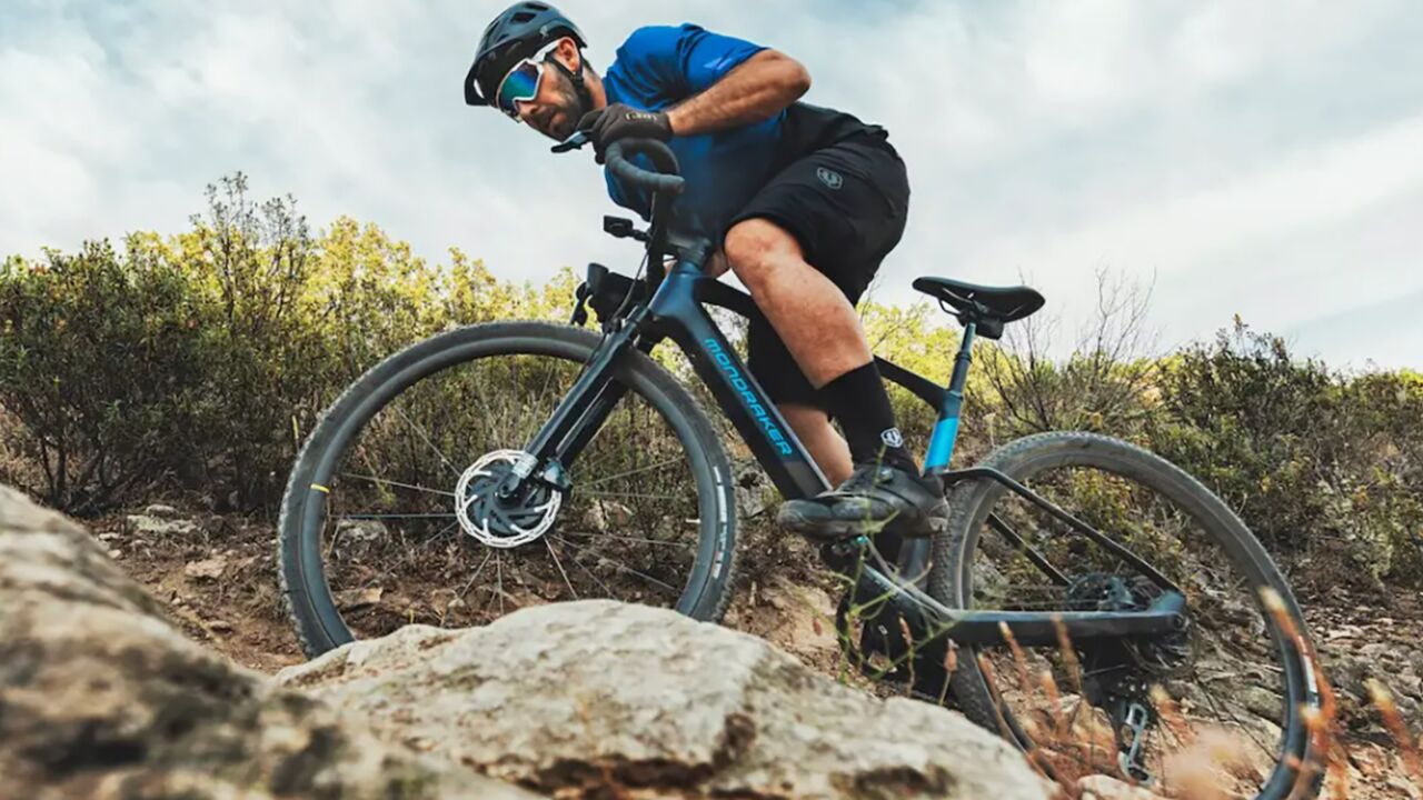 速度飞快的电助力砾石车,仅重3.6公斤,时速可以达到180公里