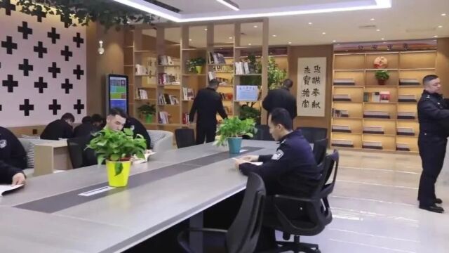 吐鲁番公安荣誉室和警察书屋揭牌