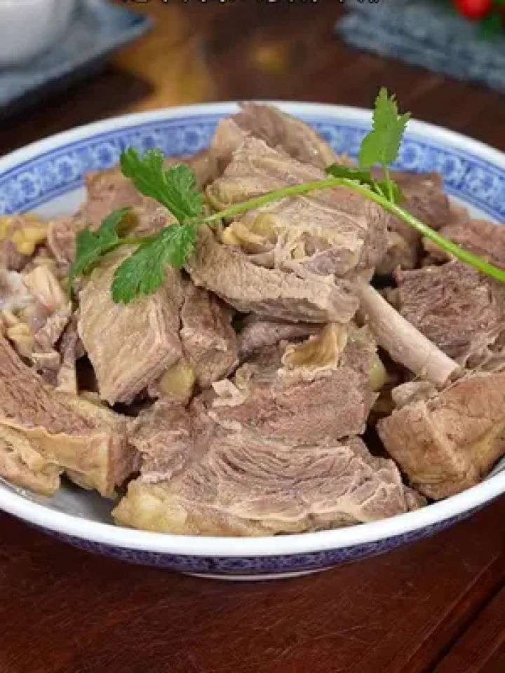 这个内蒙的黄膘牛排,味道奶鲜奶鲜的,清炖就很好吃#黄膘牛排 #牛排