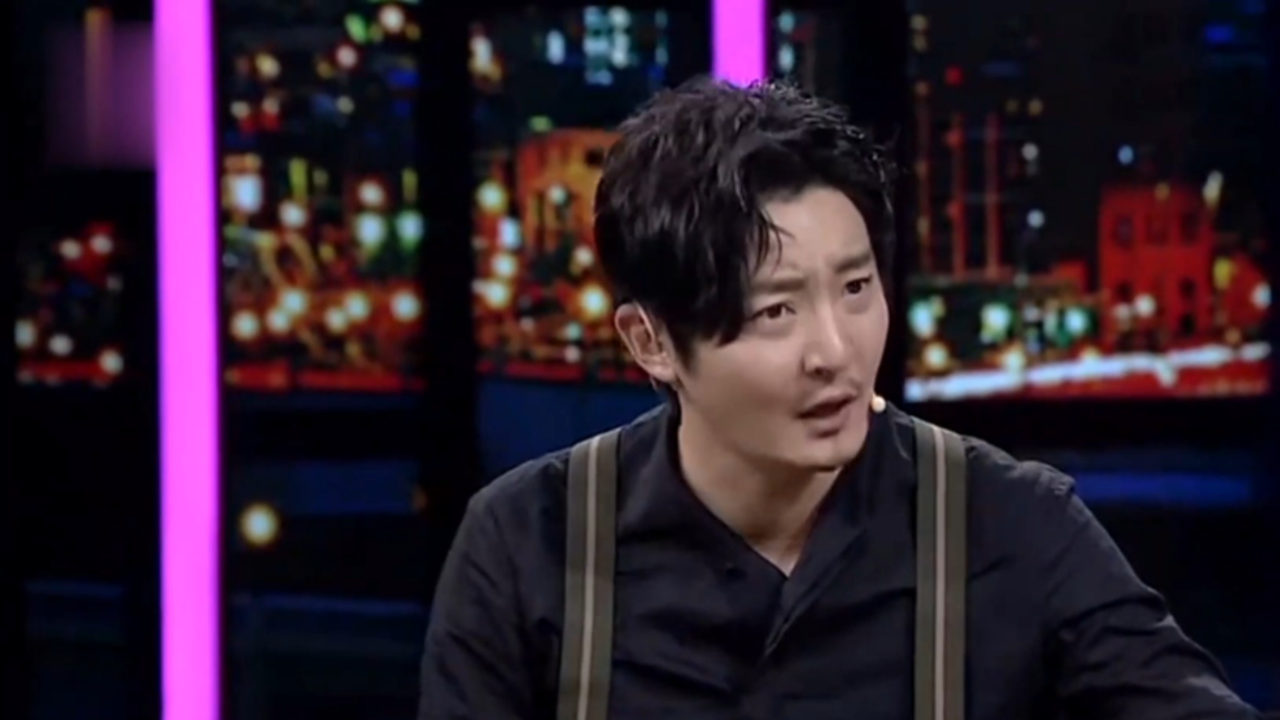 郭京飞初见车晓打招呼,车晓回应后不在状态,遭郭京飞调侃