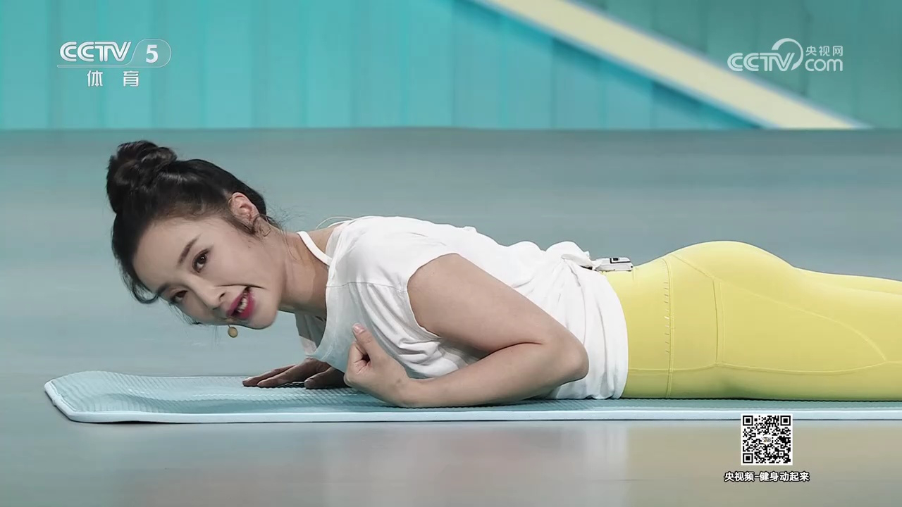 健身动起来,杜美娜带来普拉提训练:背部训练