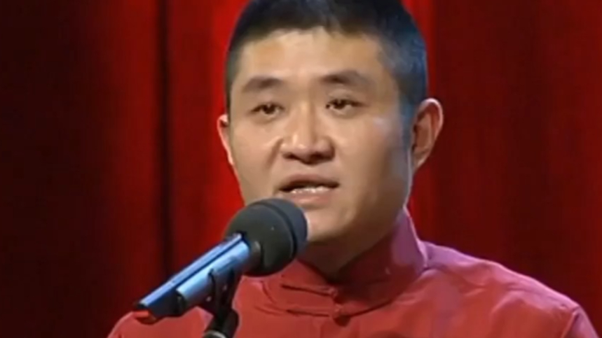 苗阜开车遇到糟心事,跟着等红绿灯,不料前车半天没动静