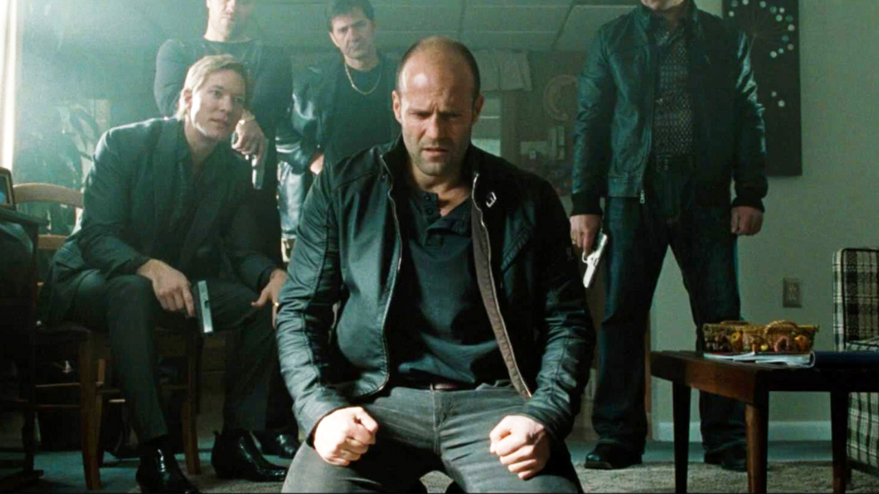 顶级杀手落魄成流浪汉,为救一名中国女孩被黑白两道追杀!