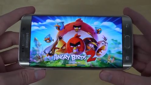 三星Galaxy S6 edge演示《愤怒的小鸟2》游戏