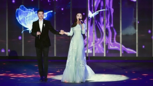 范冰冰和爸爸范涛合唱《爱里的心》，李晨为准岳父叫好！
