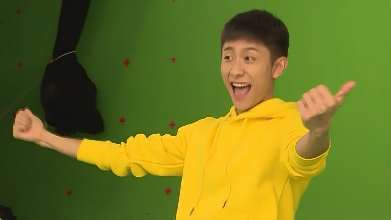 张一山开启精分模式花式点赞超有喜感