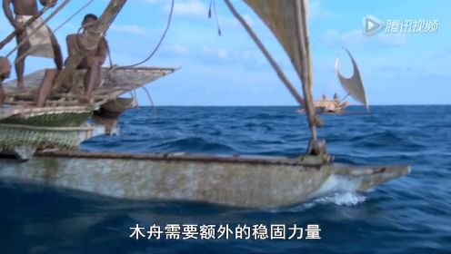 原始部落族人扎木排，船帆像一只蟹鳌，却能深入太平洋
