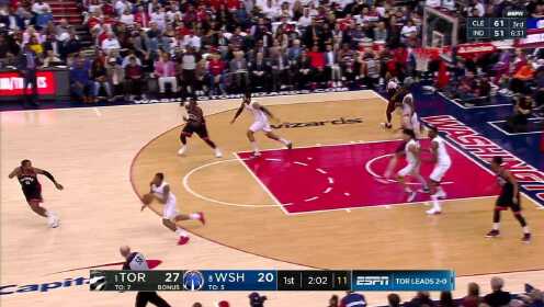 《NBA全场集锦》【扣篮】点燃全场激情 比尔倒地救球乌布雷滑翔劈扣