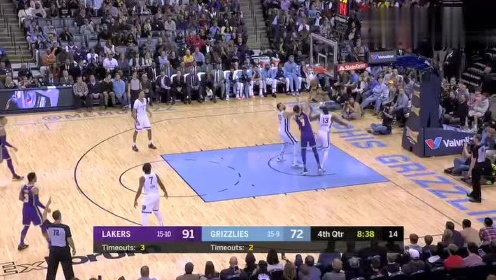《NBA全场回放》【原声回放】湖人vs灰熊第4节 詹姆斯助飞麦基空接暴扣