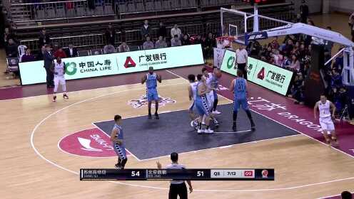 《CBA全场集锦》【得分】杰克逊反击轻松上篮 史鸿飞篮下拉杆强势回应