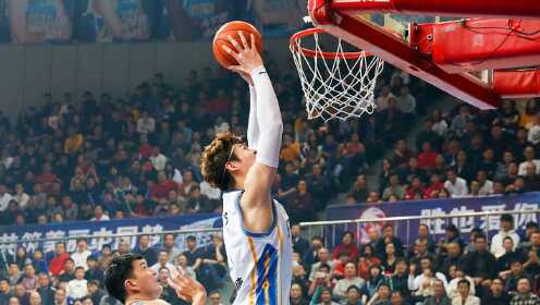 《CBA全场集锦》【球星】王哲林vs新疆集锦 单臂暴扣背后妙传