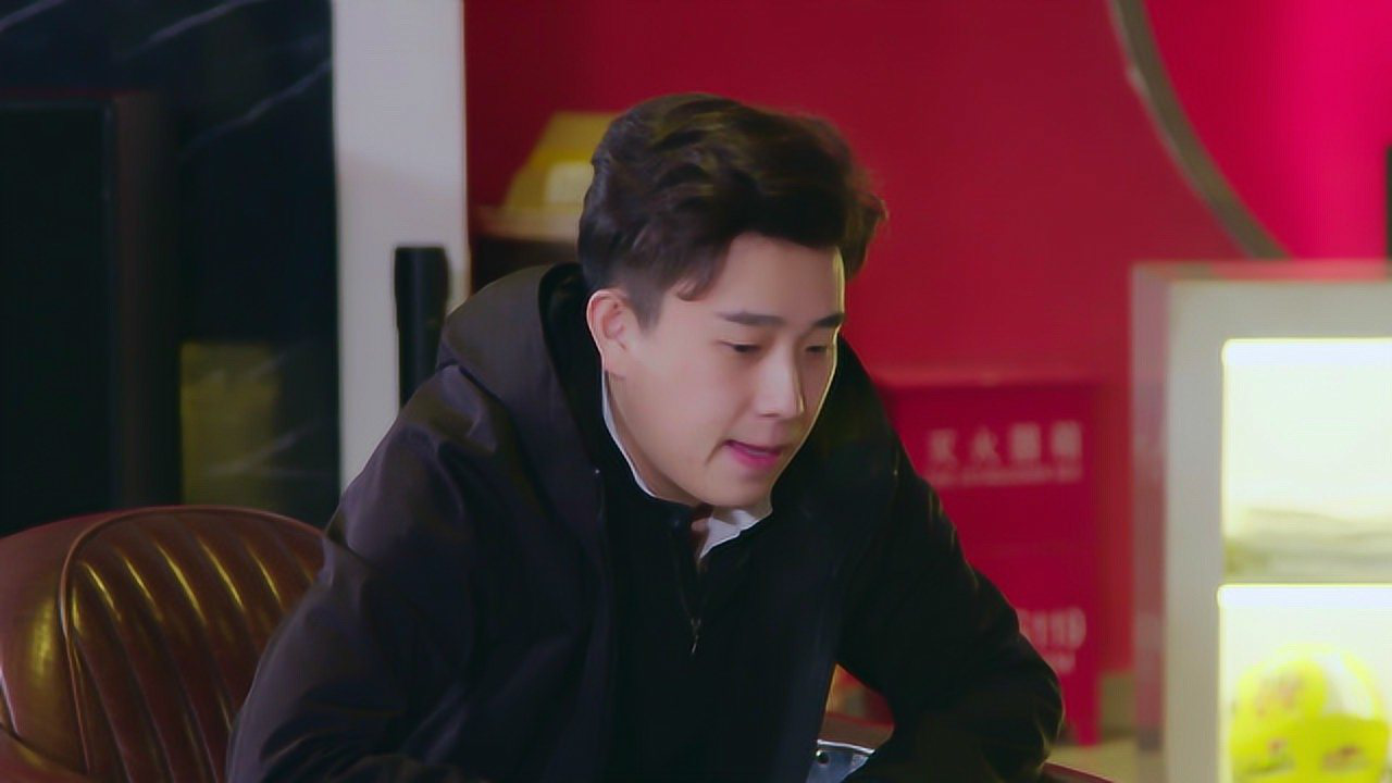 滕泽明很识趣的退出约会,把单独约会机会留给董浩然