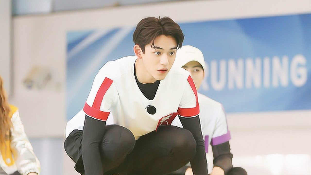 黄旭熙cut:黄旭熙传送带秀魔鬼舞步_综艺_高清1080p在线观看平台_腾讯