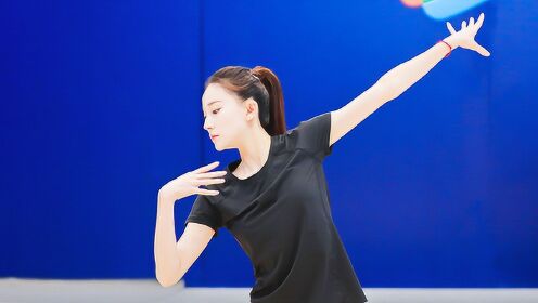 趣味抢先看:张豆豆空中一字马超惊艳