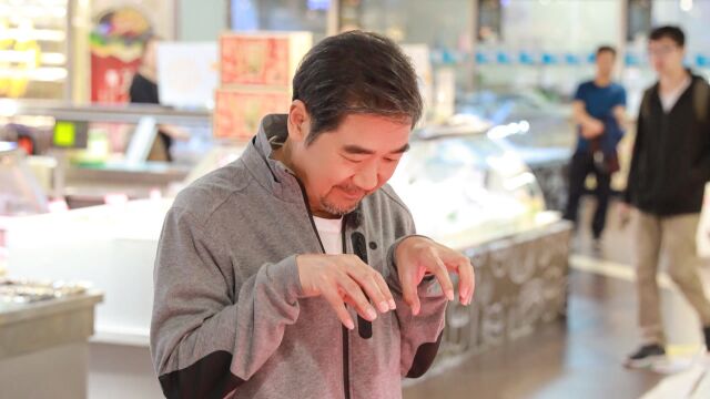 经典剧集速看  张国立在超市发现高科技?邓婕一句话回应果粒叔怂了