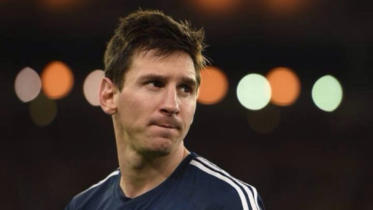 全景足坛远远望去都是青春的样子16岁的梅西在巴萨c队踢球的录像