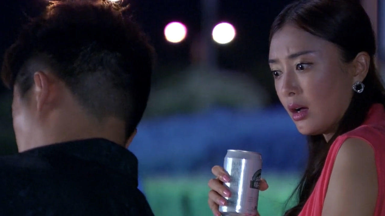 《非缘勿扰》第六集03:陆西诺开车带刘琳去散心,两人还坐下来喝啤酒