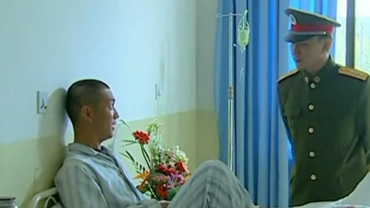 《士兵突击》第20集03:许三多和成才去看望伍六一,撞见高城在批斗伍六一_电视剧_高清完整版视频在线观看_腾讯视频