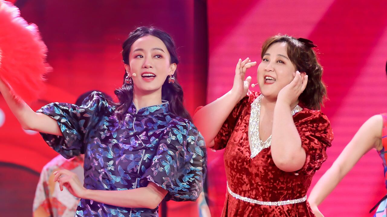 贾玲,包文婧,张小斐等同台秀歌舞《青春联欢会》