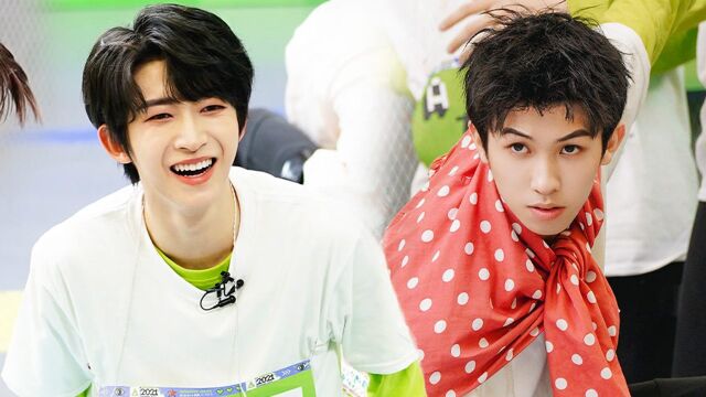 amber助阵划船游戏,刘宇林墨配合超默契