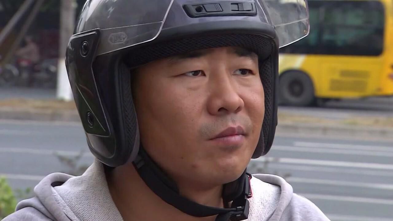 《下海》第19集01:李林跑摩的抢了同行的生意,双方大打出手_高清1080p