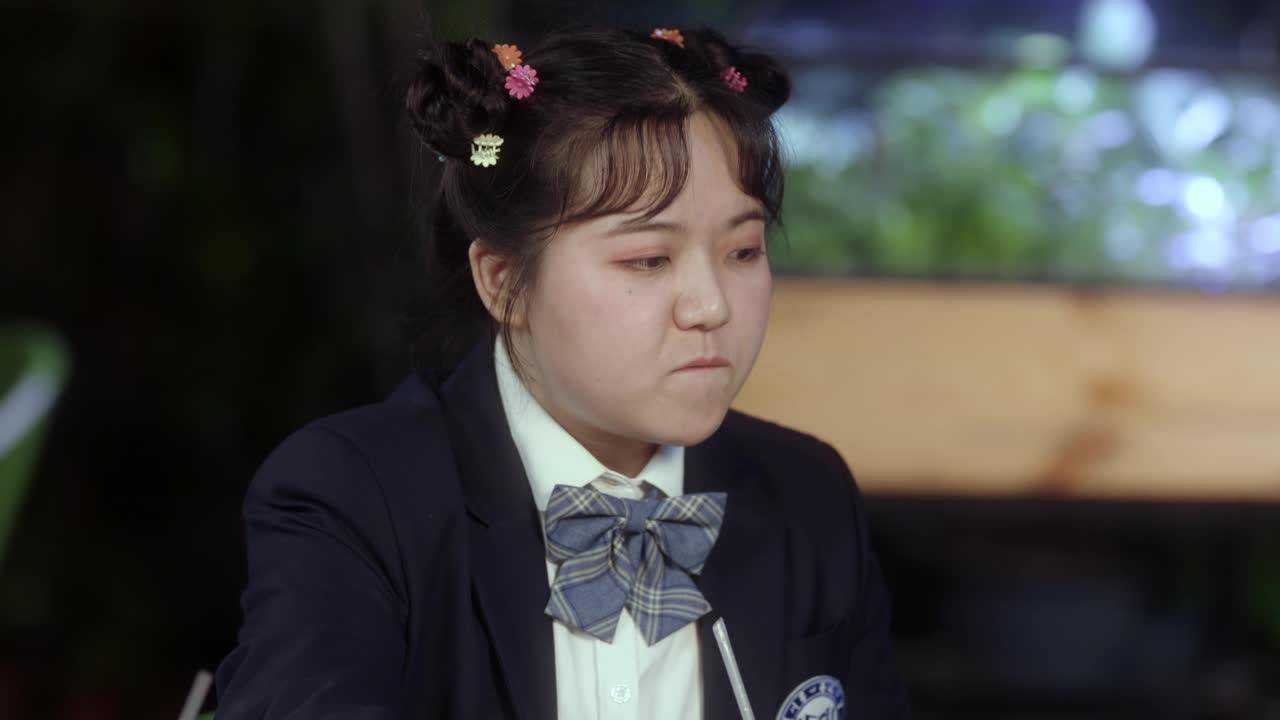 我的同桌又上热搜了 20集