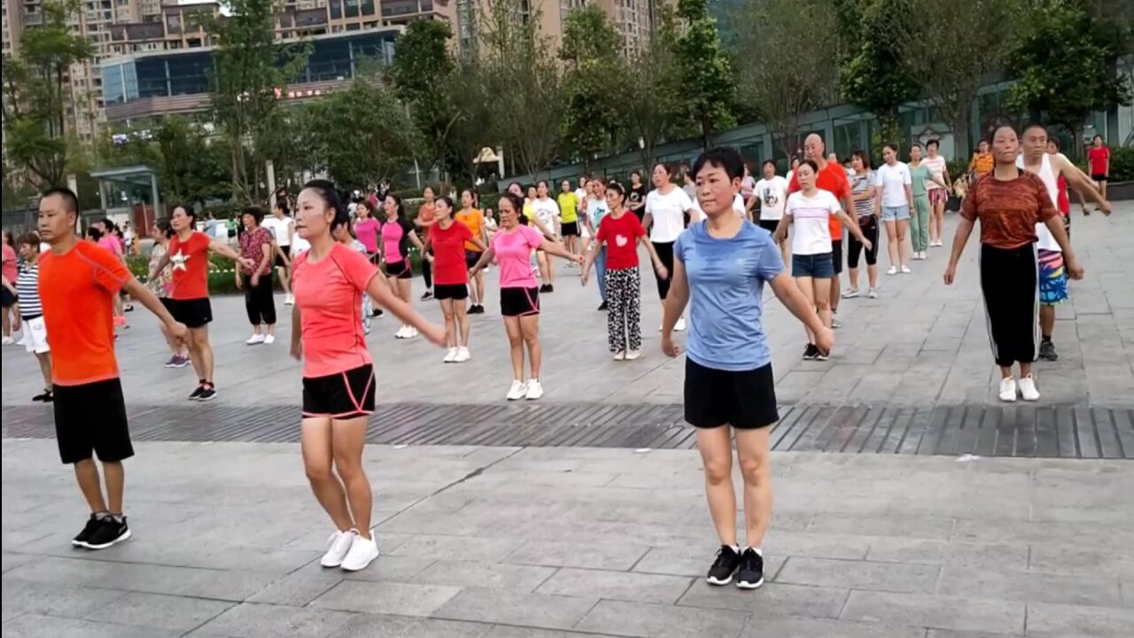 晨练就一起来跳这支简单易学又健身的步子舞，就当是原地跑步吧_高清1080P在线观看平台_腾讯视频