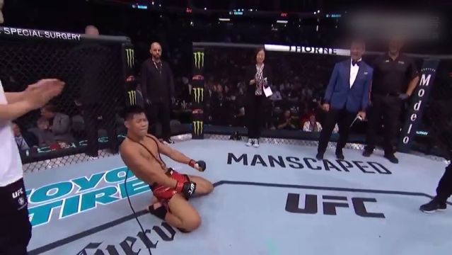 MMA是团队的运动:李景亮与教练团队分享胜利的喜悦!