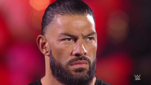 《wwe raw》理论扛着合约包登场 狠话说的很顺溜 罗门不屑一顾_高清