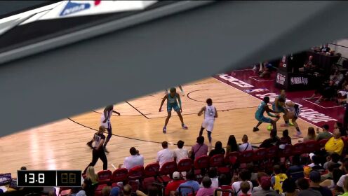《NBA全场集锦》摩尔：感谢老铁送回来的失误！两队进攻犹如过年谁也不能空手去