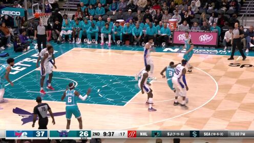 《NBA全场集锦》小伙子腰力不错 罗齐尔拉杆挑篮行云流水