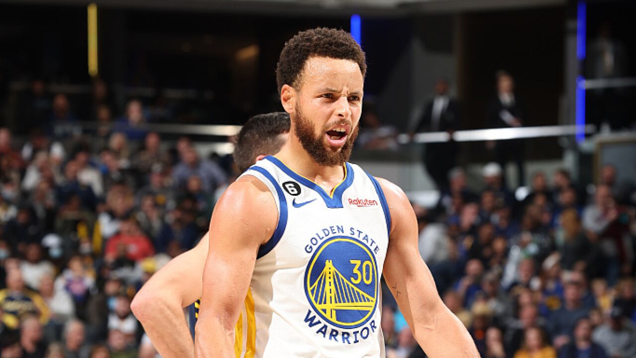 回顾库里年度个人高能瞬间 漂移走位绝杀球逆天改命