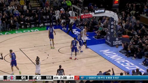 《NBA全场集锦》给主场球迷和队友都看笑了 戈贝尔后场奔袭空篮竟然没上进