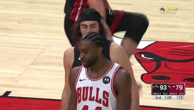 NBA常规赛：热火vs公牛第3节英文原声回放