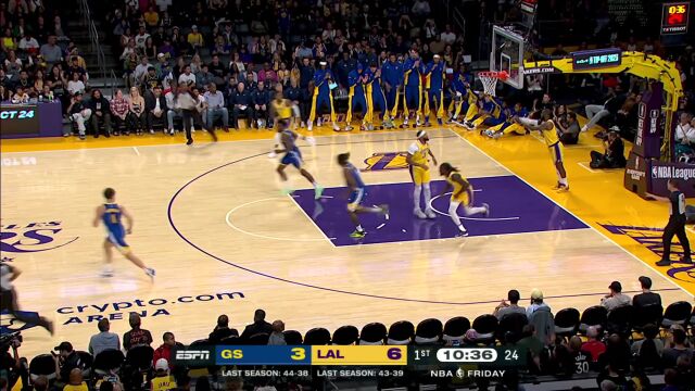 快如闪电的传切 卢尼接库里传球顺下得心应手