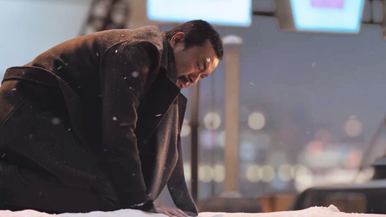 廖凡演绎中年失意男 大年三十上天台