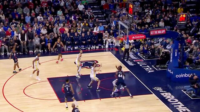 库库连线！库里精妙长传助攻 库明加滑翔飞扣