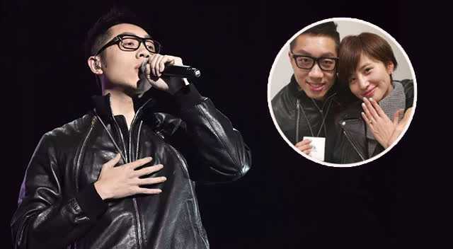 奥运冠军许昕在杨宗纬演唱会上向女友求婚