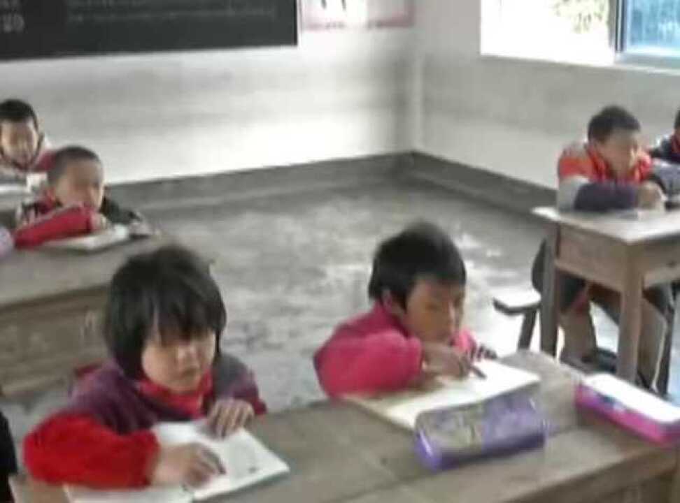 贫困山区学校课桌椅三十年未更换_高清1080P在线观看平台_腾讯视频