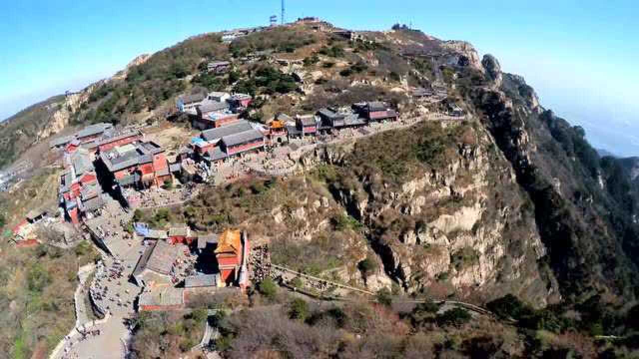 4K航拍泰山风景区泰山玉皇顶高清视频素材_高清