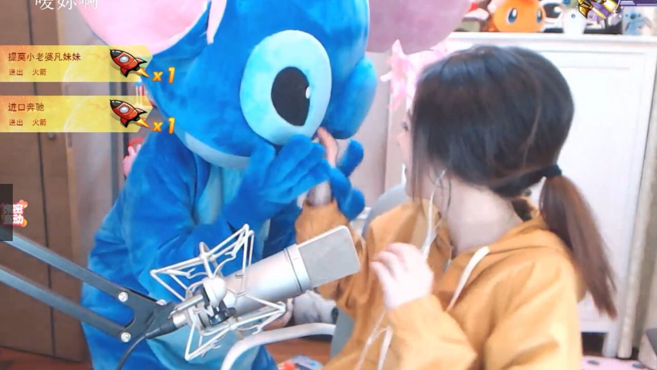 14怀念18年的夏天,冯提莫手势舞爆火,摩登兄弟还在街头唱歌娱圈小鸭鸭