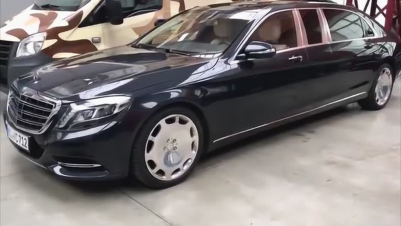 实拍全新一代奔驰迈巴赫s600加长版打开后门那刻才是霸气的开始