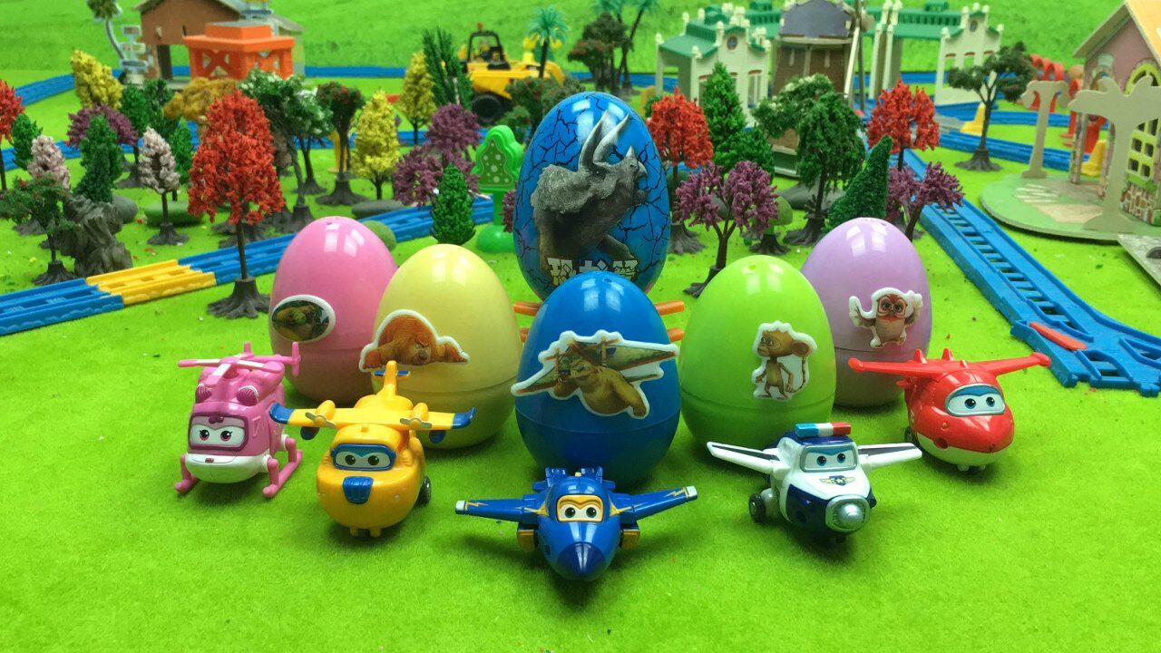 2888热度简介播放列表为你推荐05:25乐迪带小猪佩奇挖彩虹色玩具蛋05