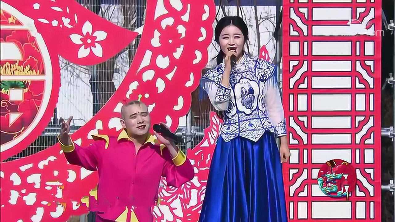 孙云龙琳琳演绎二人转《新泰坦尼克》新段子 全场笑崩